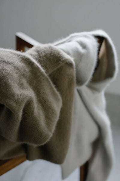 Cardigan con cappuccio in cashmere e volpe