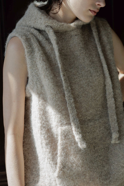 Maglione senza maniche con cappuccio in alpaca
