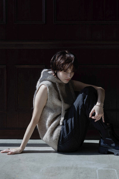 Maglione senza maniche con cappuccio in alpaca