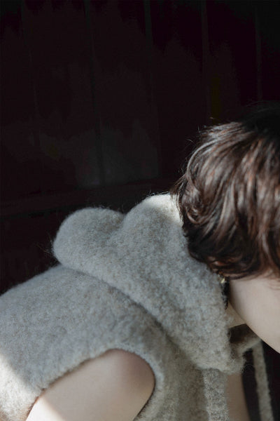 Maglione senza maniche con cappuccio in alpaca