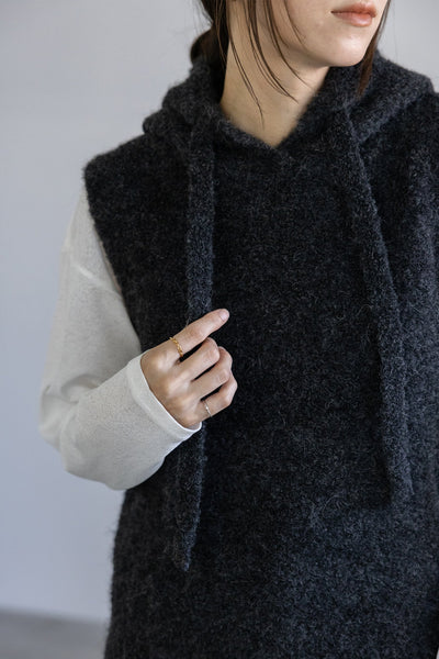 Maglione senza maniche con cappuccio in alpaca