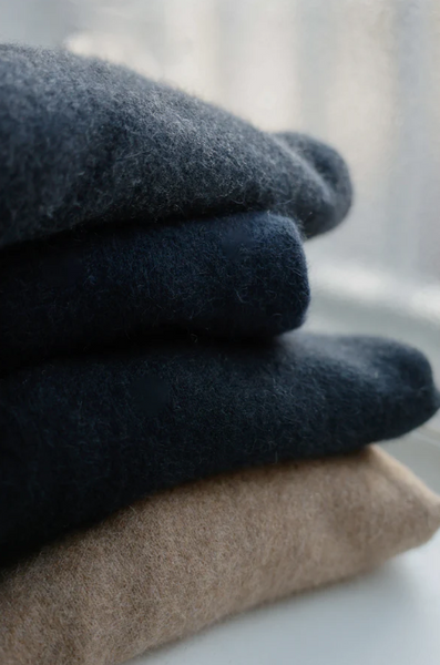 Maglione in lana Hamilton e procione con bottoni laterali